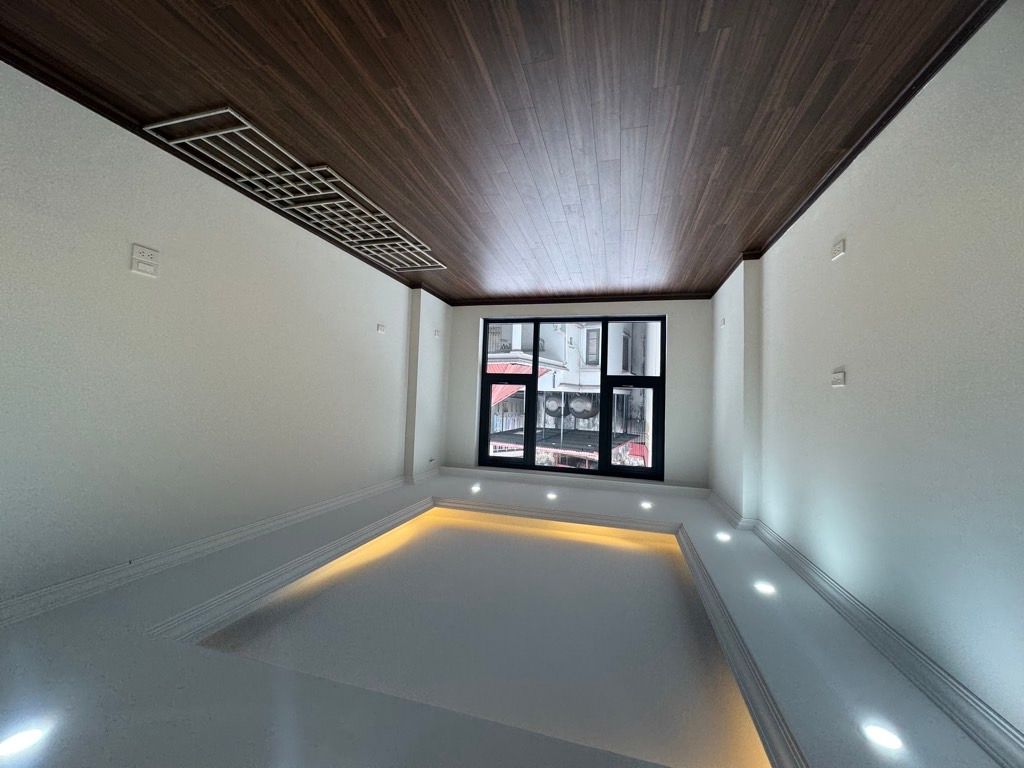 MẶT PHỐ HÀO NAM - 6.5 TẦNG - LÔ GÓC - THANG MÁY - Ô TÔ TRÁNH ĐỖ