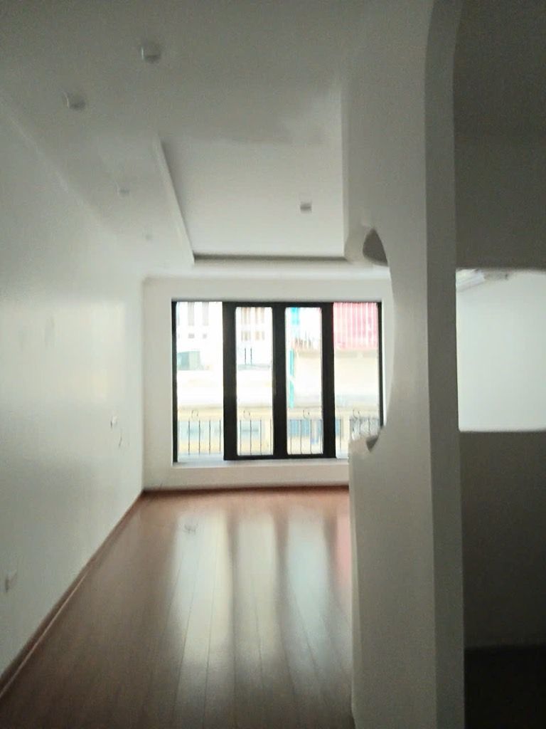 PHÂN LÔ NGUYỄN CHÍ THANH - VỈA HÈ - Ô TÔ TRÁNH - 6 TẦNG THANG MÁY