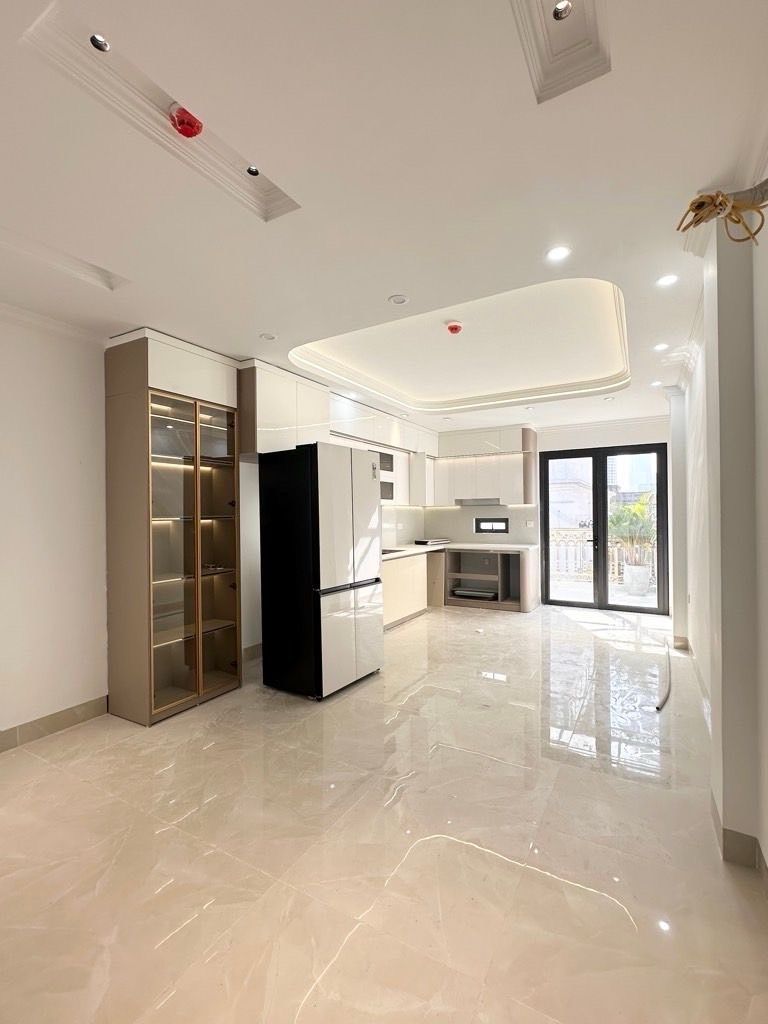 PHÂN LÔ TRẦN QUỐC HOÀN - 7 TẦNG THANG MÁY - VỈA HÈ 2M - XÂY MỚI