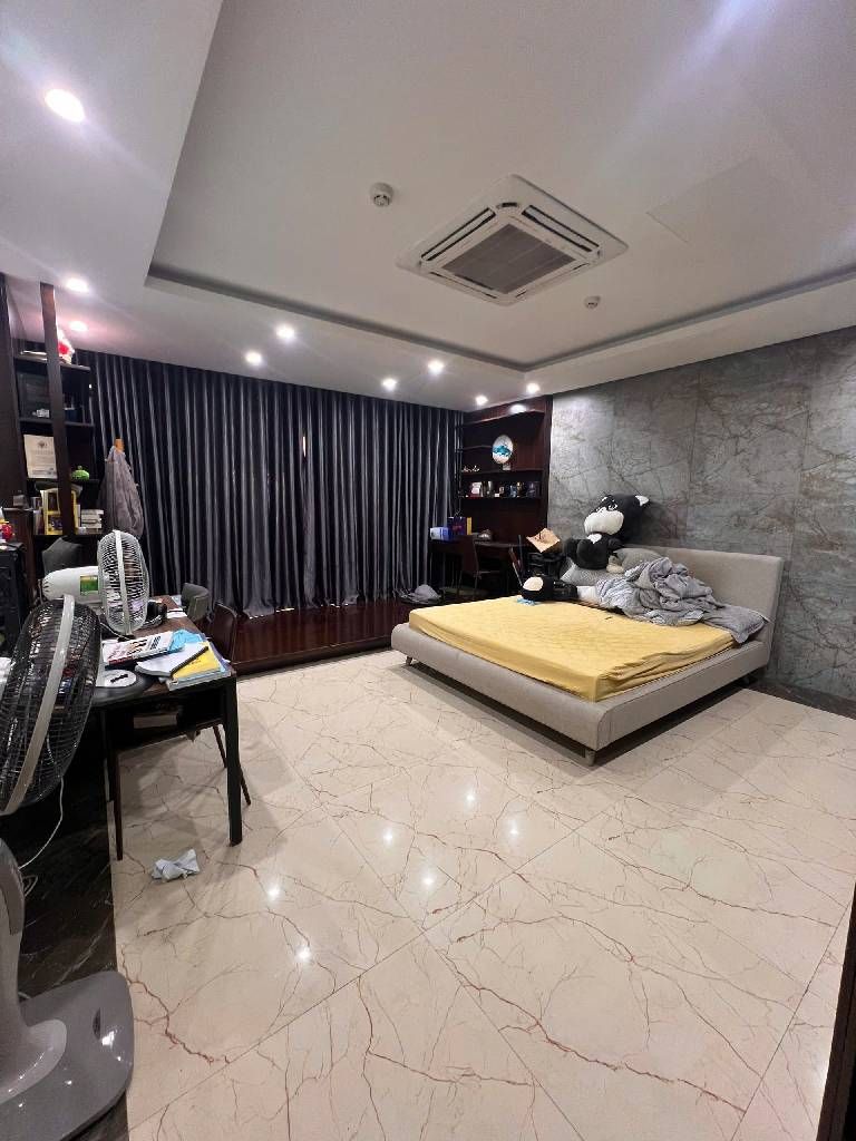 NHÀ ĐẸP TRUNG KÍNH - PHÂN LÔ 7 TẦNG THANG MÁY - KHU VĂN PHÒNG