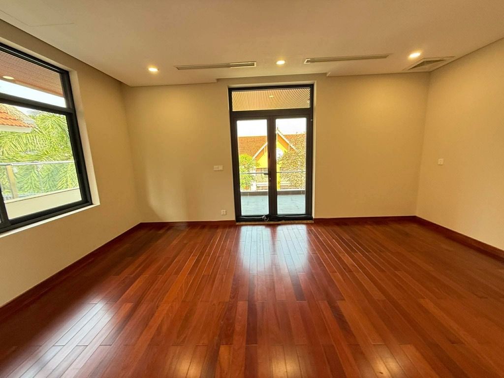 BIỆT THỰ LÀNG QUỐC TẾ THĂNG LONG,  2 MẶT Ô TÔ,  MẶT TIỀN 7.8M