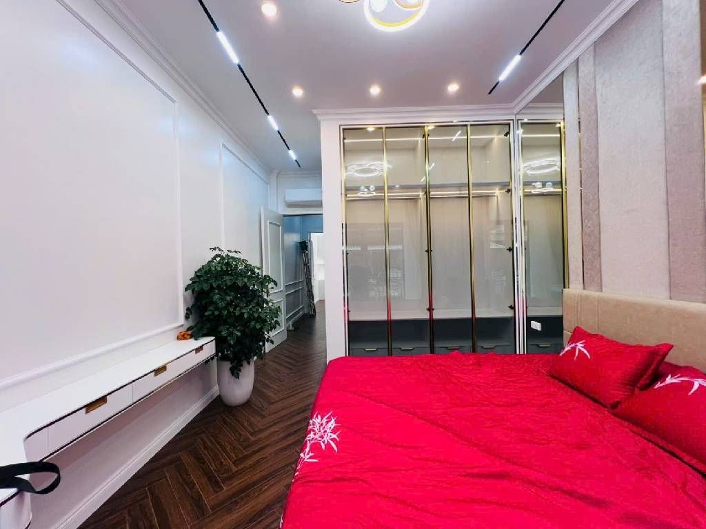 PHÂN LÔ HOÀNG QUỐC VIỆT,  7 TẦNG THANG MÁY, THOÁNG TRƯỚC SAU