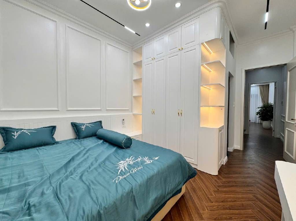 PHÂN LÔ HOÀNG QUỐC VIỆT,  7 TẦNG THANG MÁY, THOÁNG TRƯỚC SAU