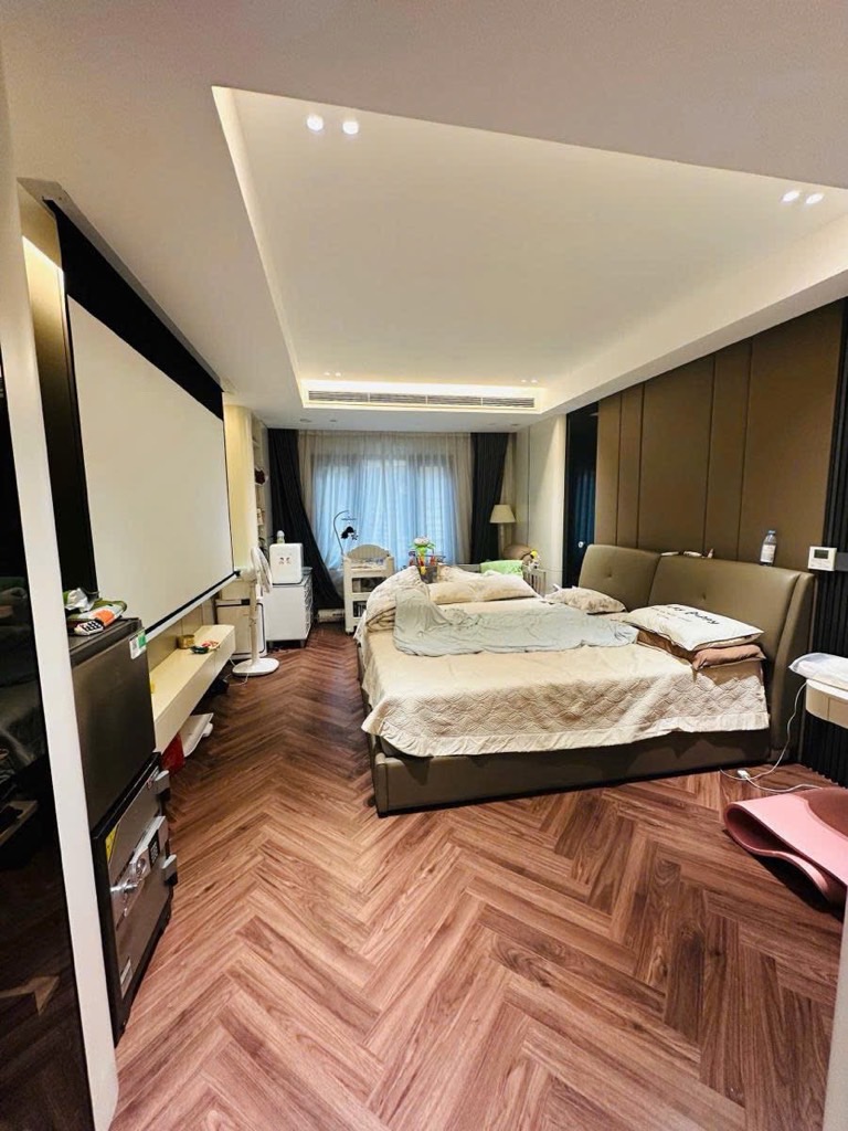 7 TẦNG THANG MÁY LẠC LONG QUÂN, SÂN RỘNG TRƯỚC NHÀ ĐỂ 6 Ô TÔ