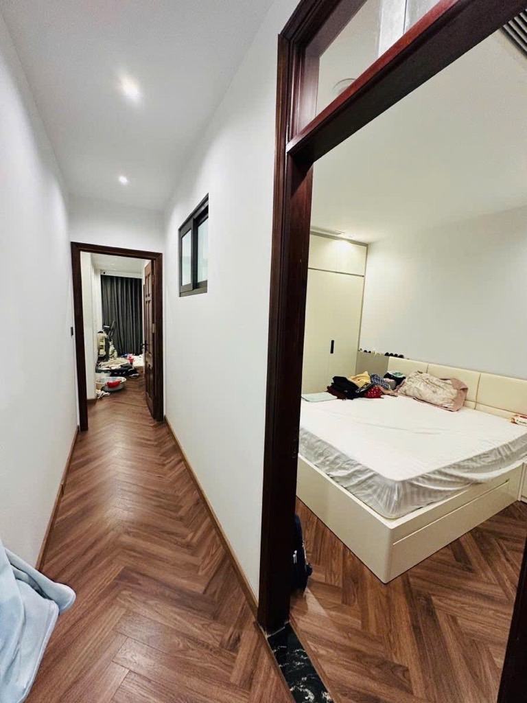 7 TẦNG THANG MÁY LẠC LONG QUÂN, SÂN RỘNG TRƯỚC NHÀ ĐỂ 6 Ô TÔ