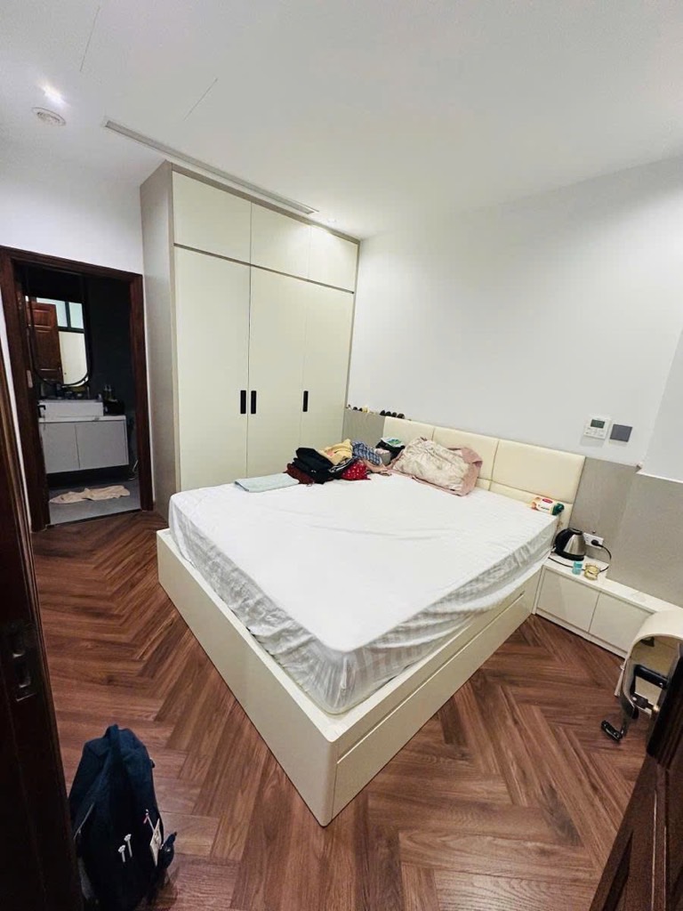 7 TẦNG THANG MÁY LẠC LONG QUÂN, SÂN RỘNG TRƯỚC NHÀ ĐỂ 6 Ô TÔ