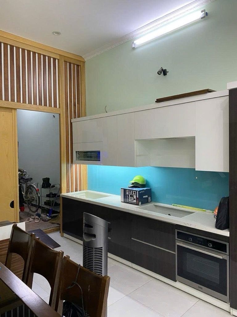 MẶT PHỐ TRUNG KÍNH, KINH DOANH ĐỈNH, Ô TÔ TRÁNH DỪNG ĐỖ