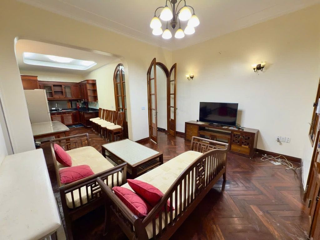 PHÂN LÔ TRẦN QUỐC HOÀN, Ô TÔ TRÁNH, CHỦ TỰ XÂY TÂM HUYẾT