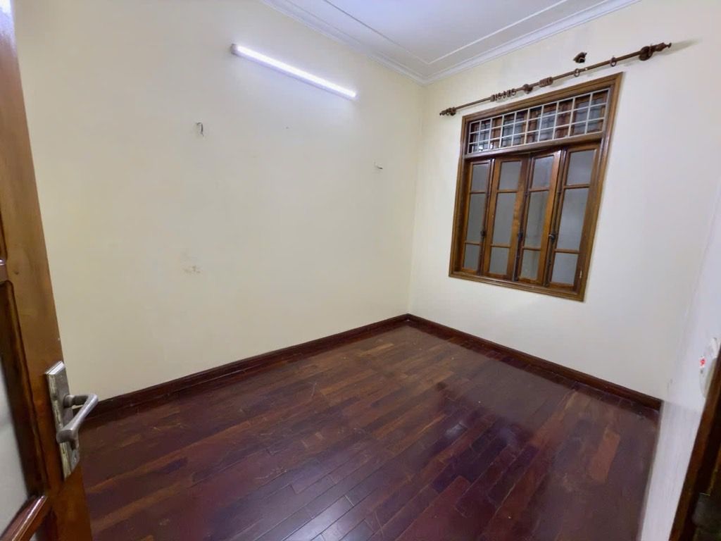 PHÂN LÔ TRẦN QUỐC HOÀN, Ô TÔ TRÁNH, CHỦ TỰ XÂY TÂM HUYẾT