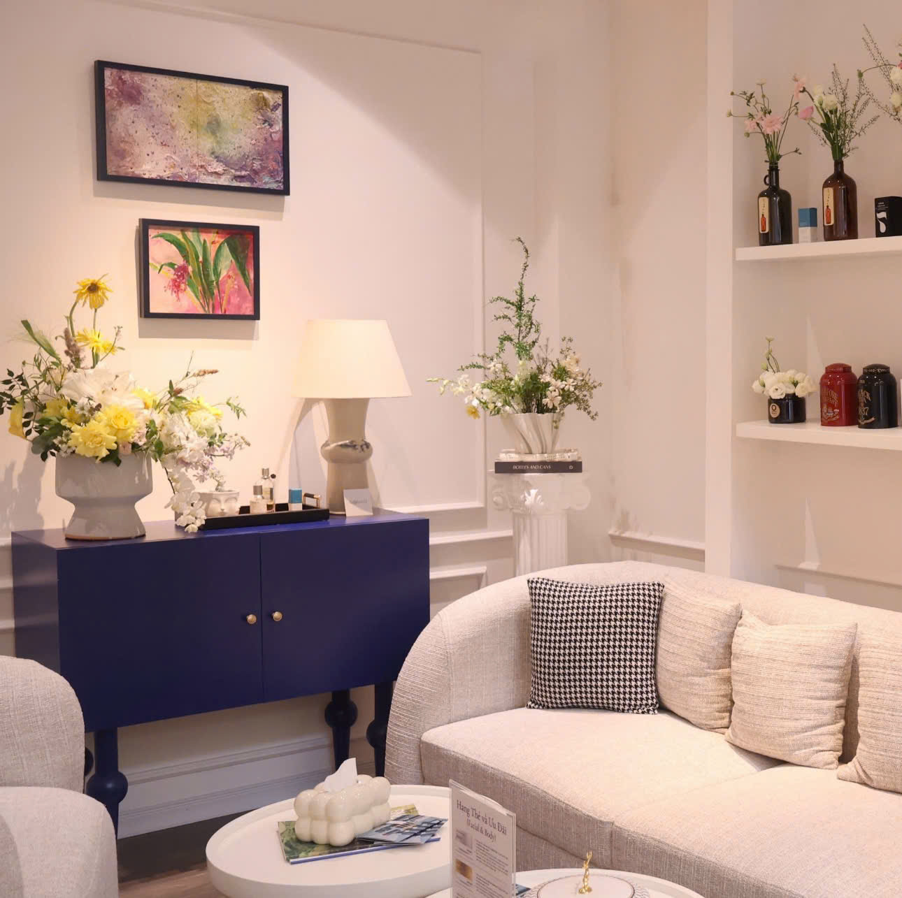 MẶT PHỐ HOÀ MÃ, KINH DOANH NGÀY ĐÊM, NỘI THẤT CAO CẤP