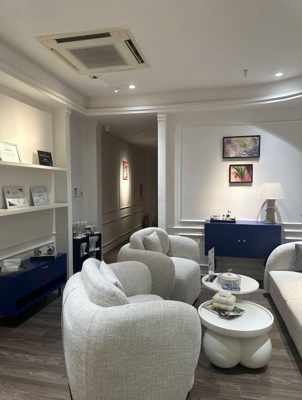 MẶT PHỐ HOÀ MÃ, KINH DOANH NGÀY ĐÊM, NỘI THẤT CAO CẤP