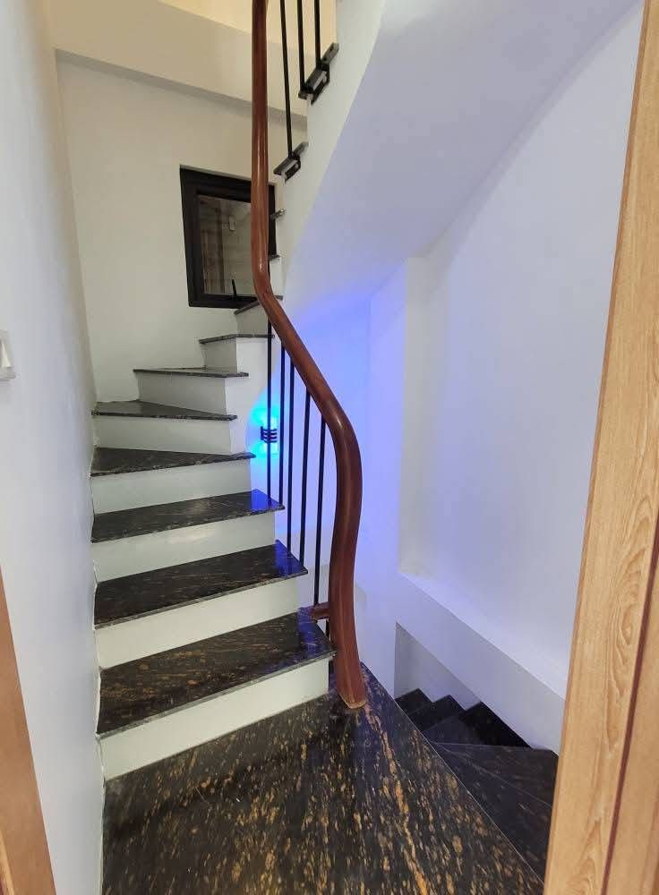 NHÀ NHỎ MẶT ĐƯỜNG BƯỞI, THÊM MẶT NGÕ SAU NHÀ, MẶT TIỀN 3.5M