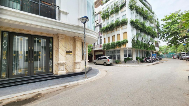 NHÀ ĐẸP LÔ GÓC, 2 MẶT TIỀN TỔNG 16M, PHÂN LÔ VỈA HÈ PHỐ HOÀNG NGÂN