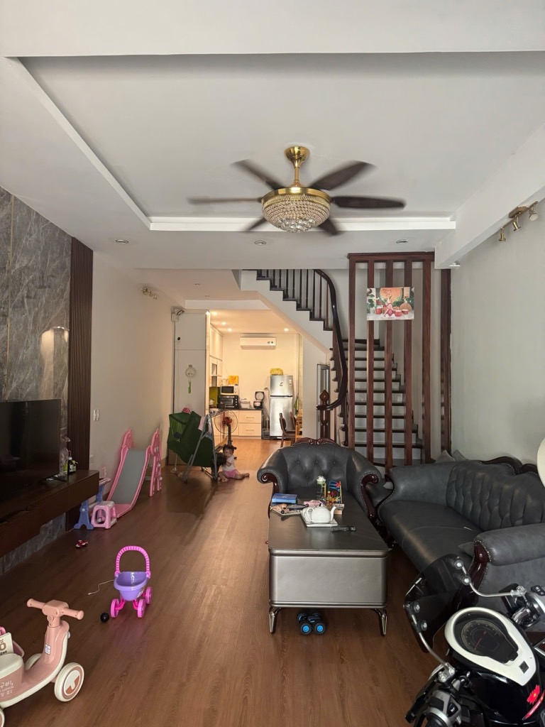 PHÂN LÔ LẠC TRUNG 2 Ô TÔ DỪNG ĐỖ, VỈA HÈ, DÂN XÂY CHẮC CHẮN