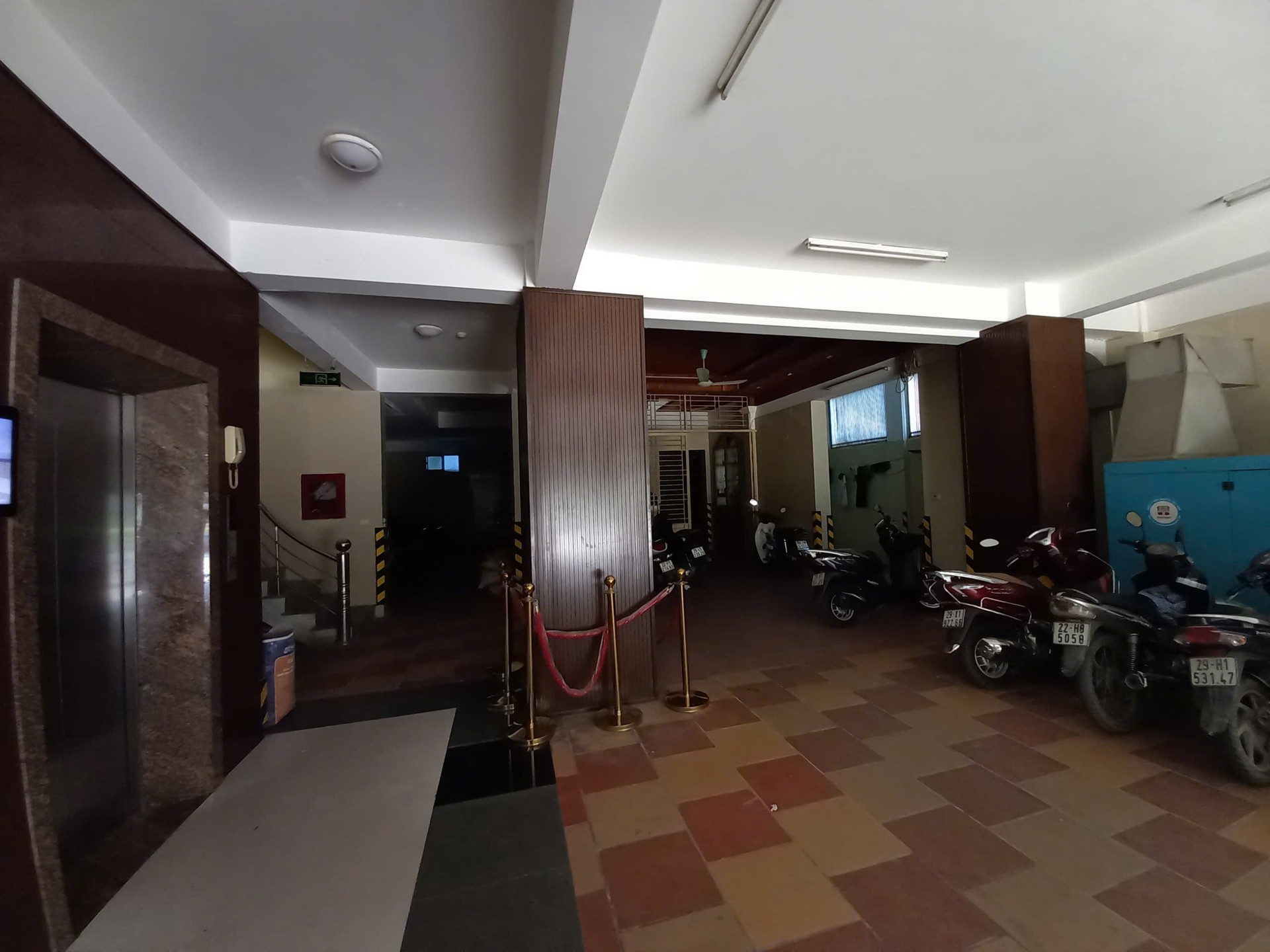 TÒA NHÀ LỪNG LỮNG PHỐ HOÀNG QUỐC VIỆT, MẶT TIỀN 8.5M, DÒNG TIỀN 2.4 TỶ/NĂM