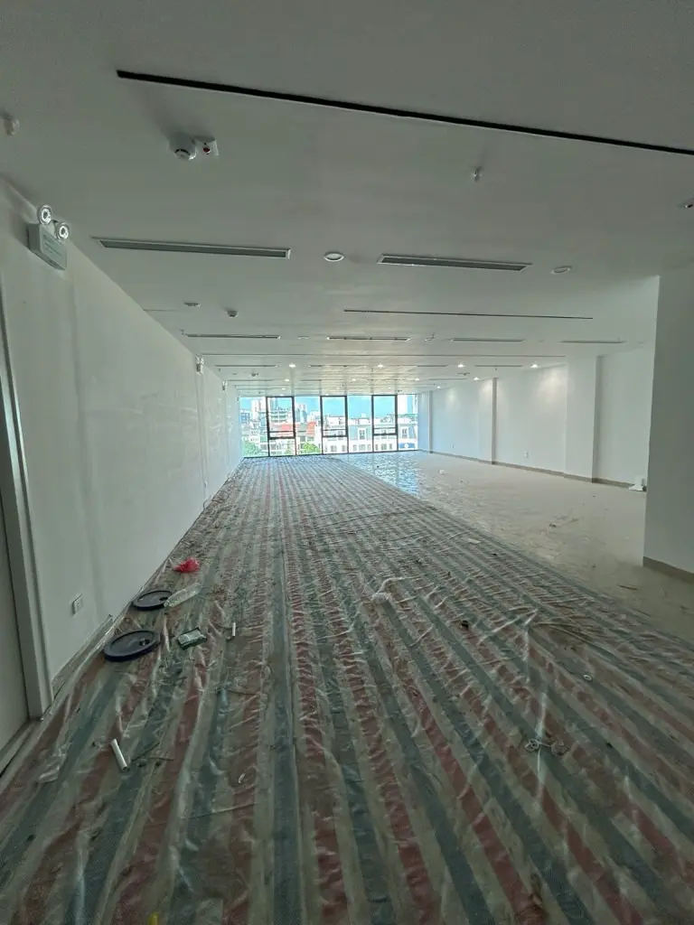 TÒA NHÀ LỪNG LỮNG PHỐ HOÀNG QUỐC VIỆT, MẶT TIỀN 8.5M, DÒNG TIỀN 2.4 TỶ/NĂM