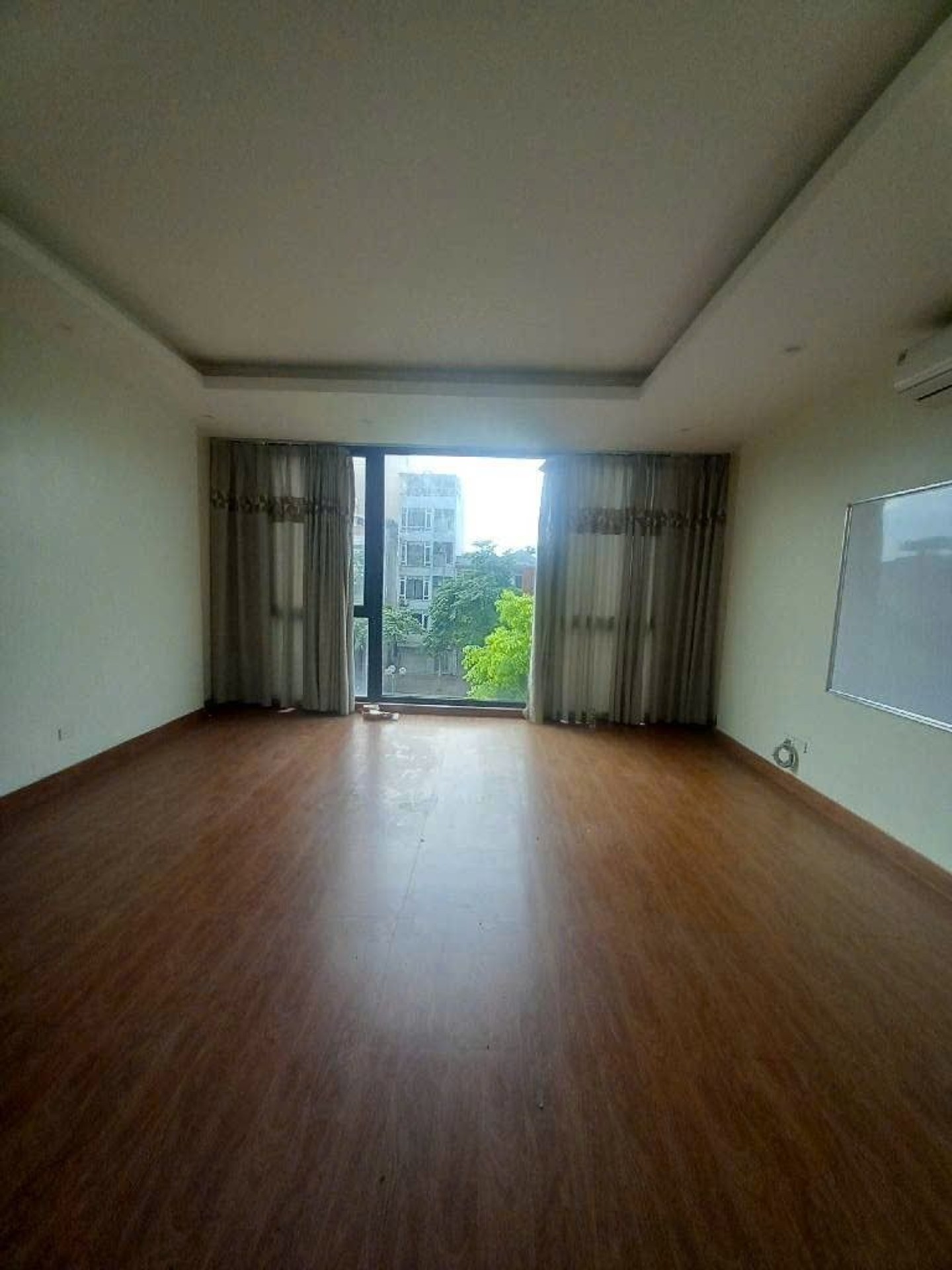 MẶT PHỐ NGÔ GIA TỰ, VỈA HÈ 7M, MẶT TIỀN 5.5M, TIỀM NĂNG TĂNG GIÁ CAO