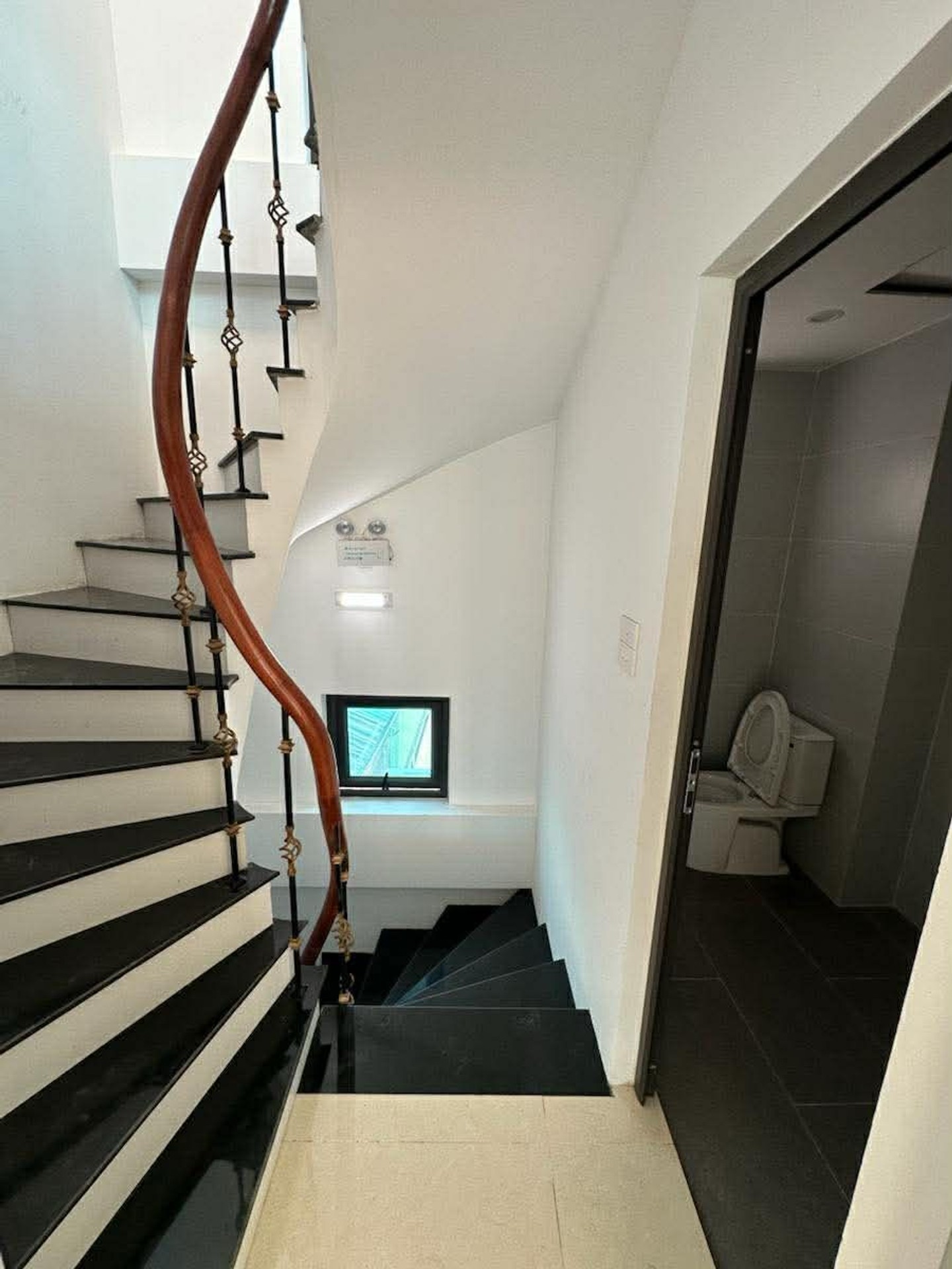 SIÊU PHẨM MẶT PHỐ NGUYỄN NGỌC NẠI, TÒA VĂN PHÒNG 9 TẦNG CÓ HẦM, DÒNG TIỀN 130TR/THÁNG