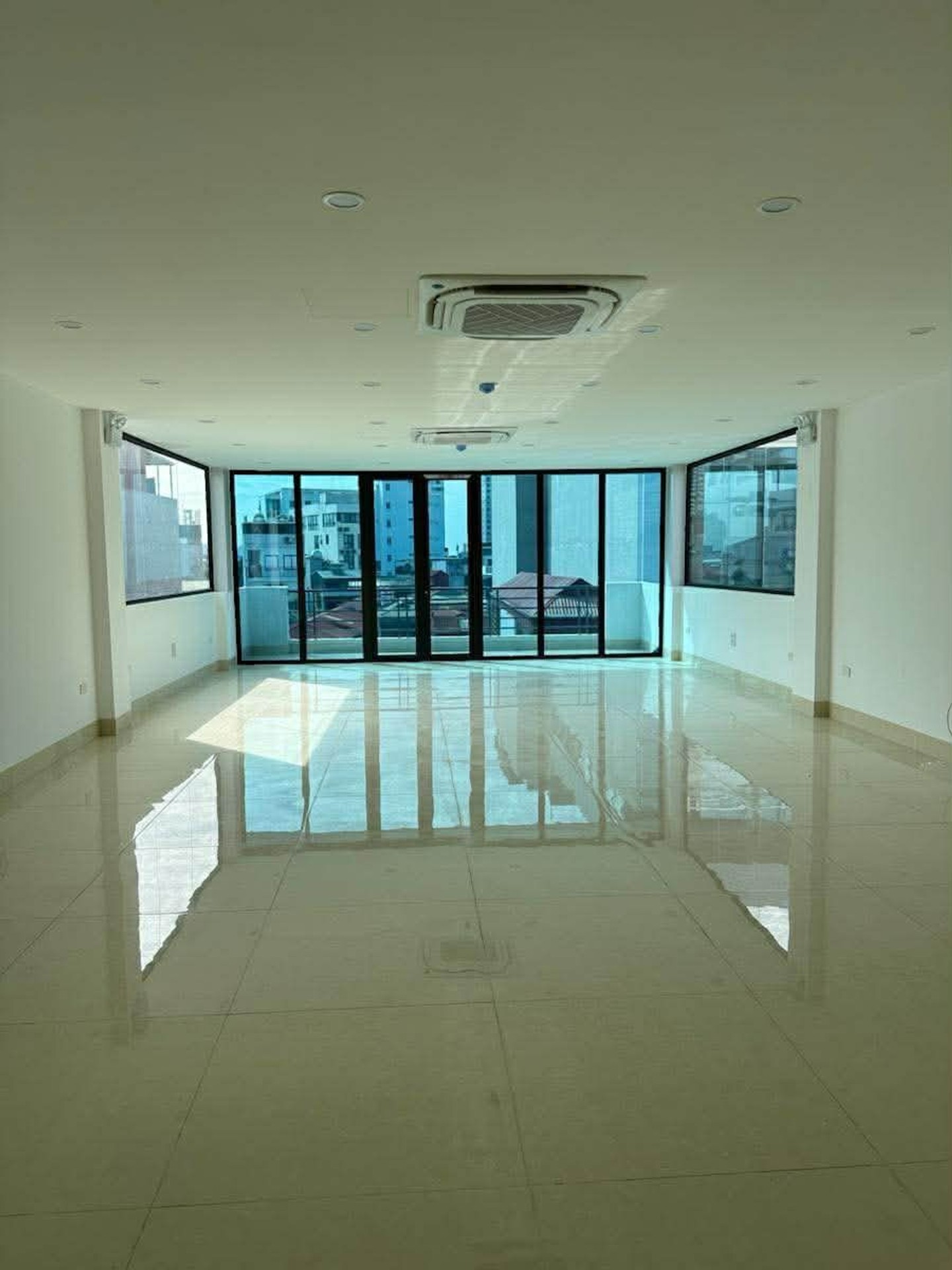 SIÊU PHẨM MẶT PHỐ NGUYỄN NGỌC NẠI, TÒA VĂN PHÒNG 9 TẦNG CÓ HẦM, DÒNG TIỀN 130TR/THÁNG