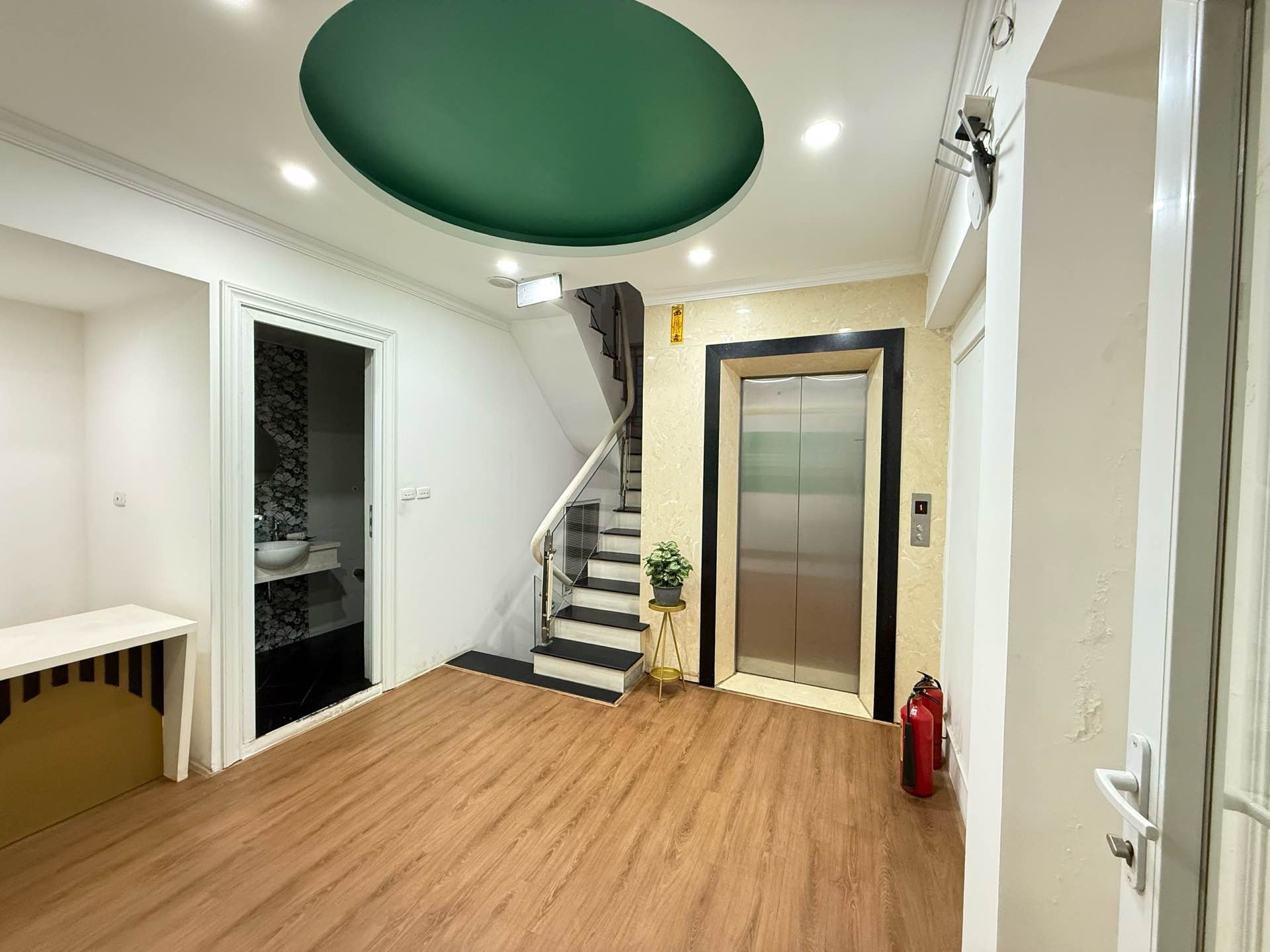 TOÀ NHÀ MẶT PHỐ VŨ TRỌNG PHỤNG, 9 TẦNG THANG MÁY, DÒNG TIỀN 450 TR/THÁNG