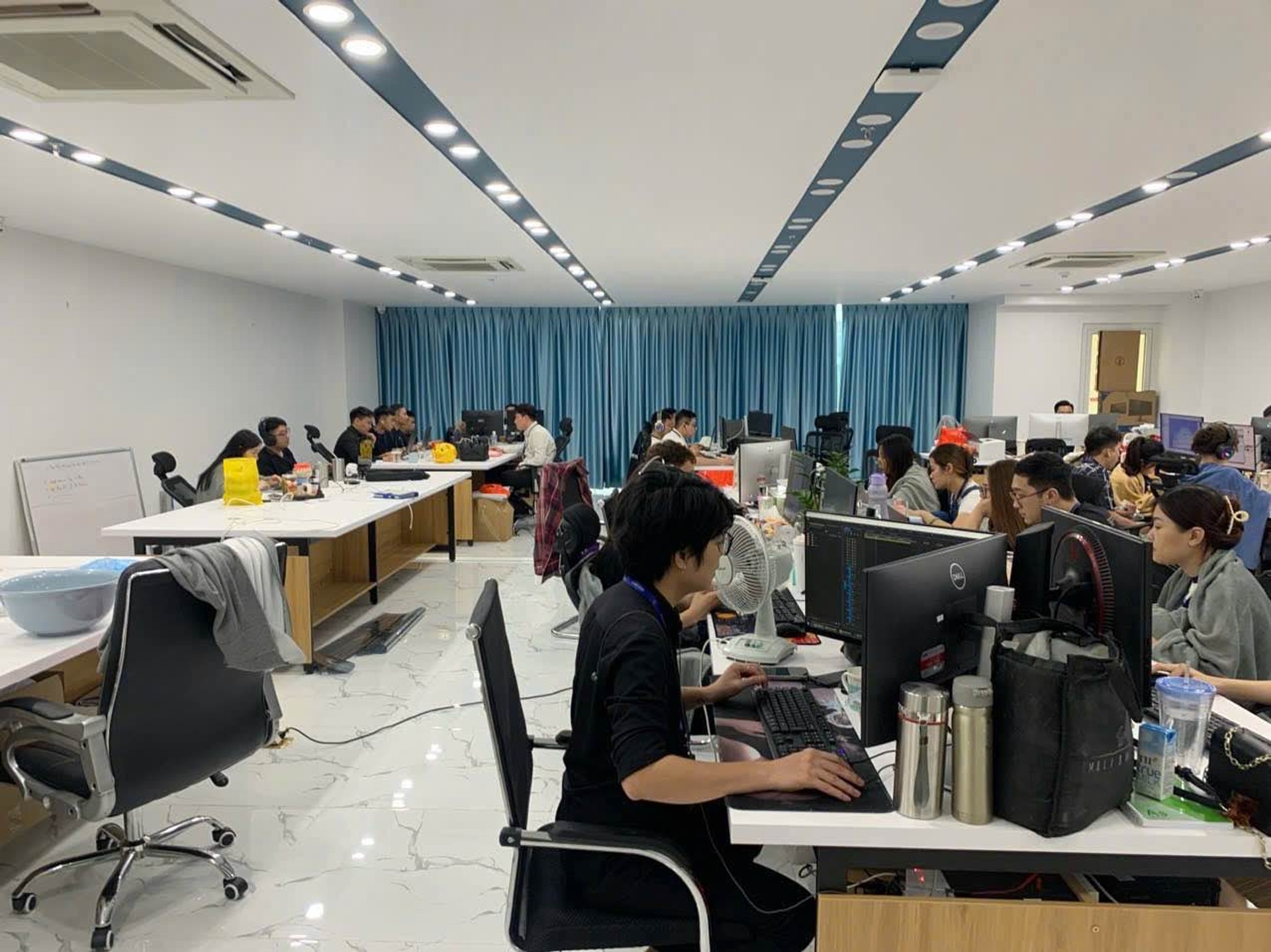 TOÀ NHÀ MẶT ĐƯỜNG PHẠM VĂN ĐỒNG, DÒNG TIỀN 320TR/TH, 9 TẦNG THANG MÁY, MẶT TIỀN 11M